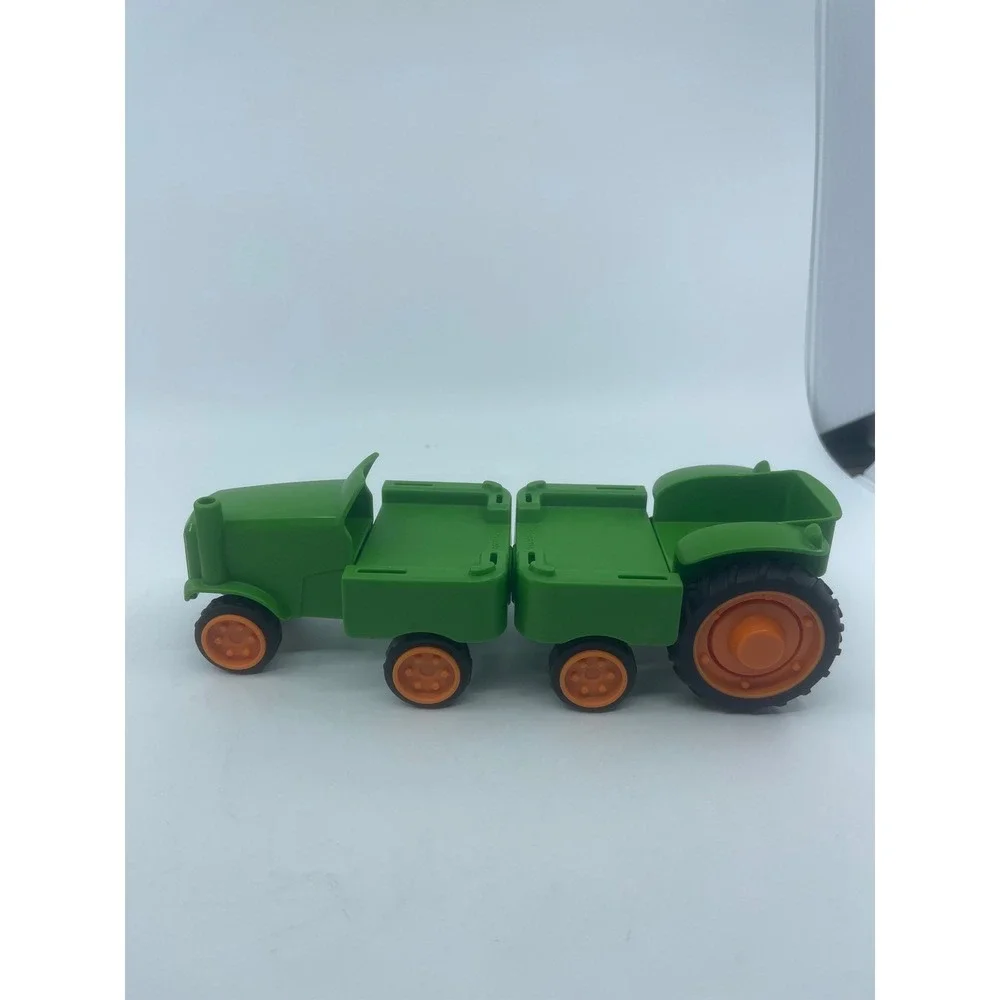 SmartMax My First Farm Tractor Magnetic Building Set Green Horses Fences Farmer